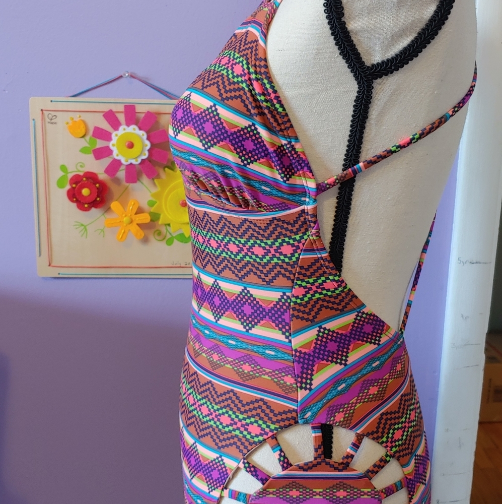 Aztec design one-piece - Picture 3 of 7